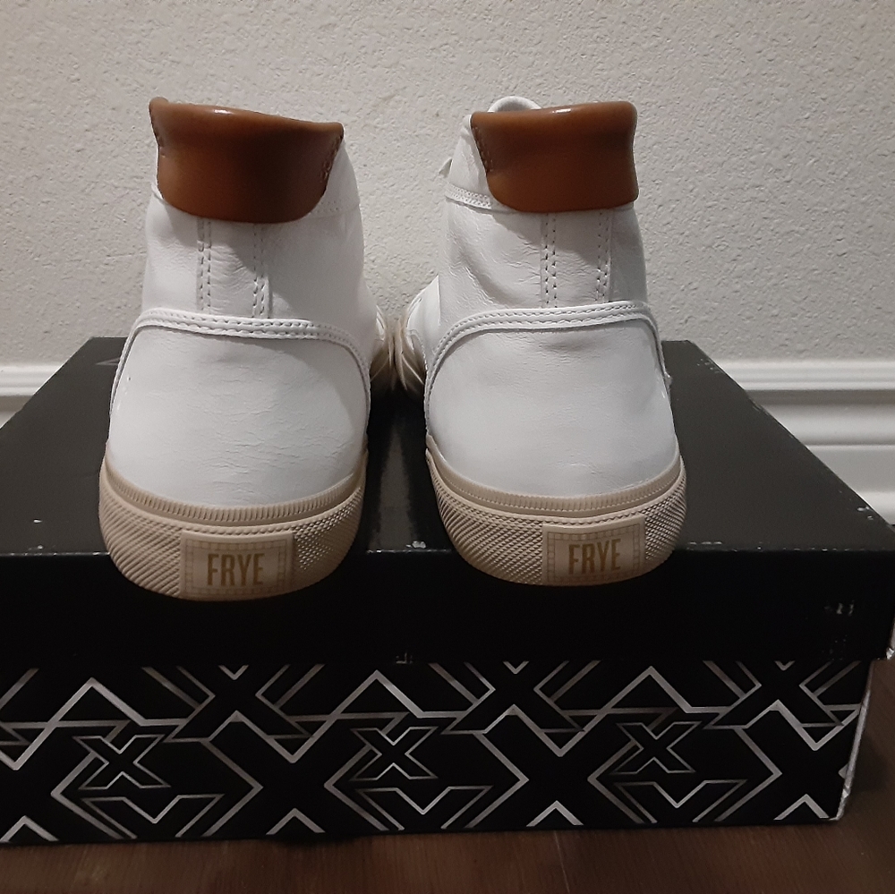 Frye - Picture 3 of 5